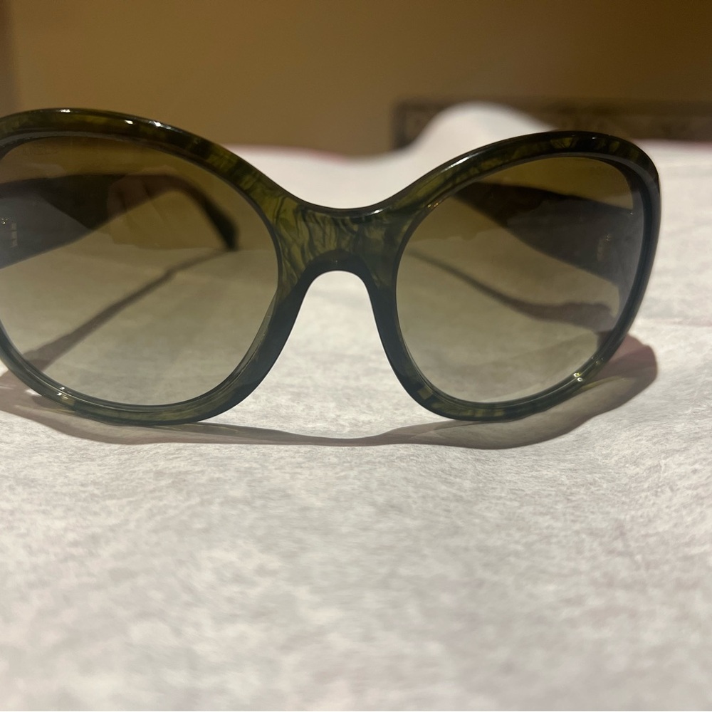 Chanel Black Sunglasses with Case - Picture 3 of 6